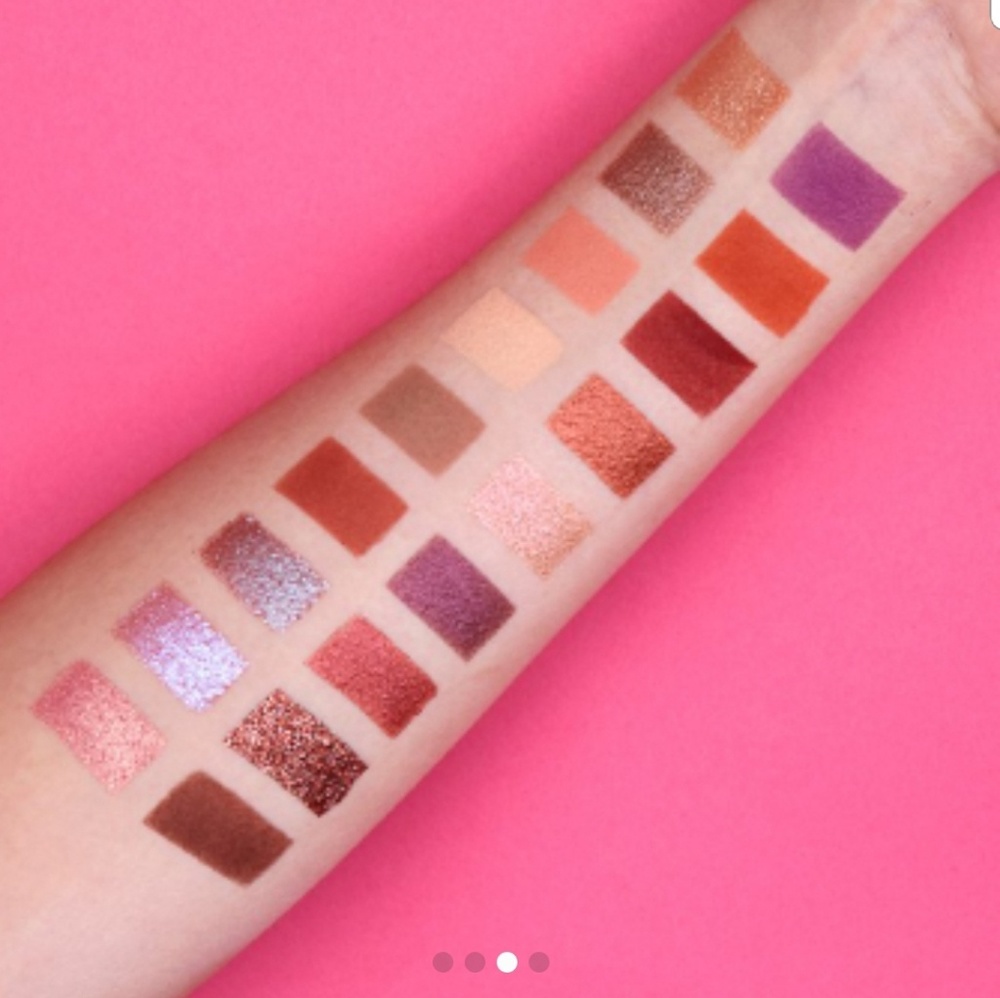 Athena eyeshadows - Picture 3 of 5